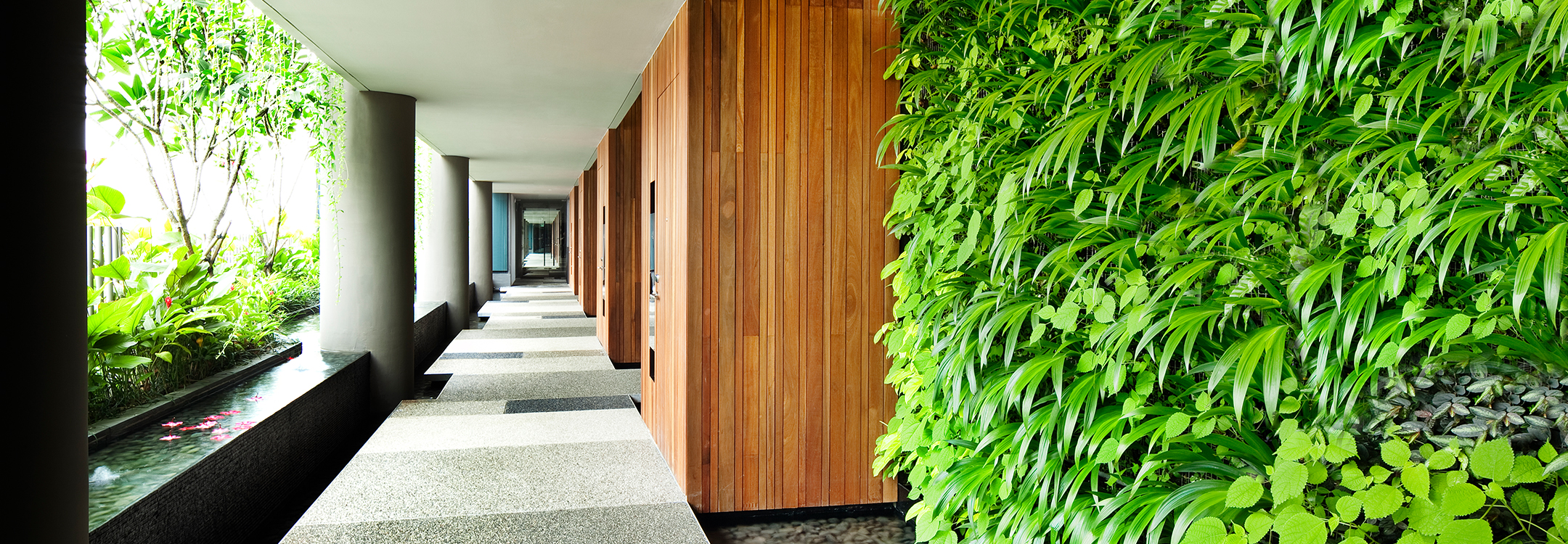 PARKROYAL COLLECTION Pickering Outdoor Corridor Skygarden