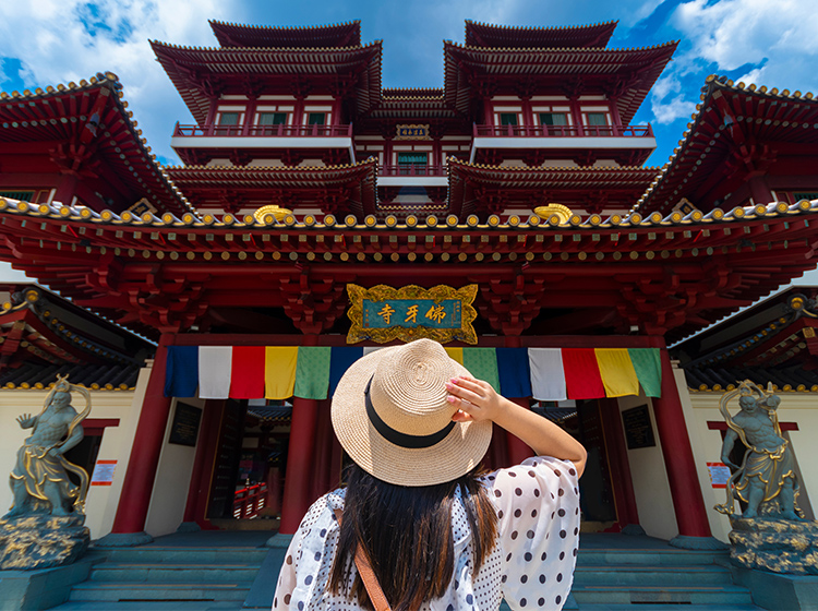 At the entrance of the Buddha Relic Temple