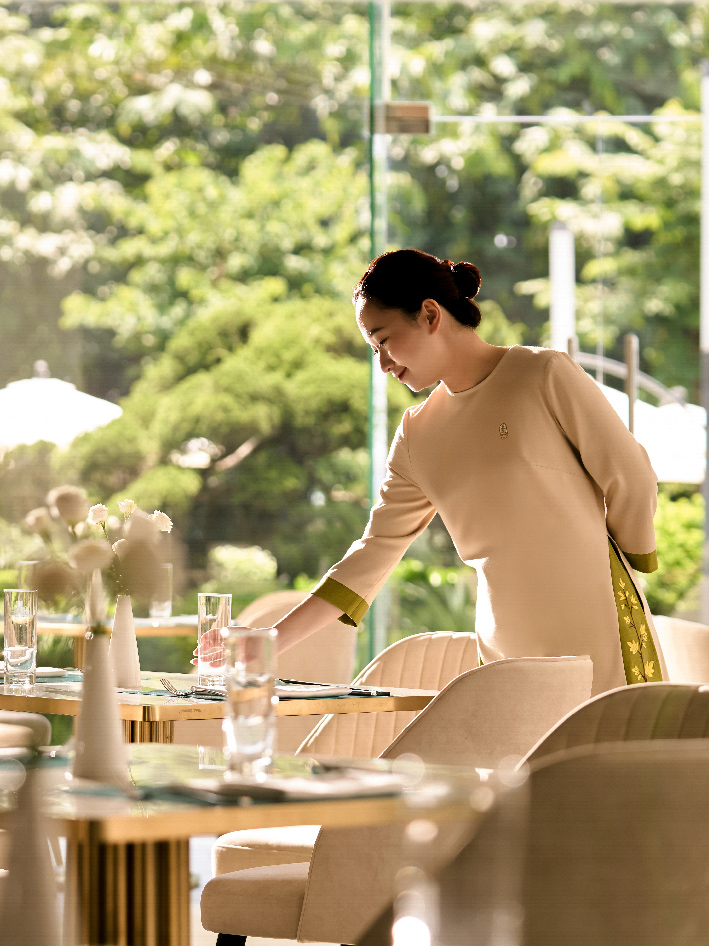 Staff preparing dining table at PARKROYAL Serviced Suites Hanoi