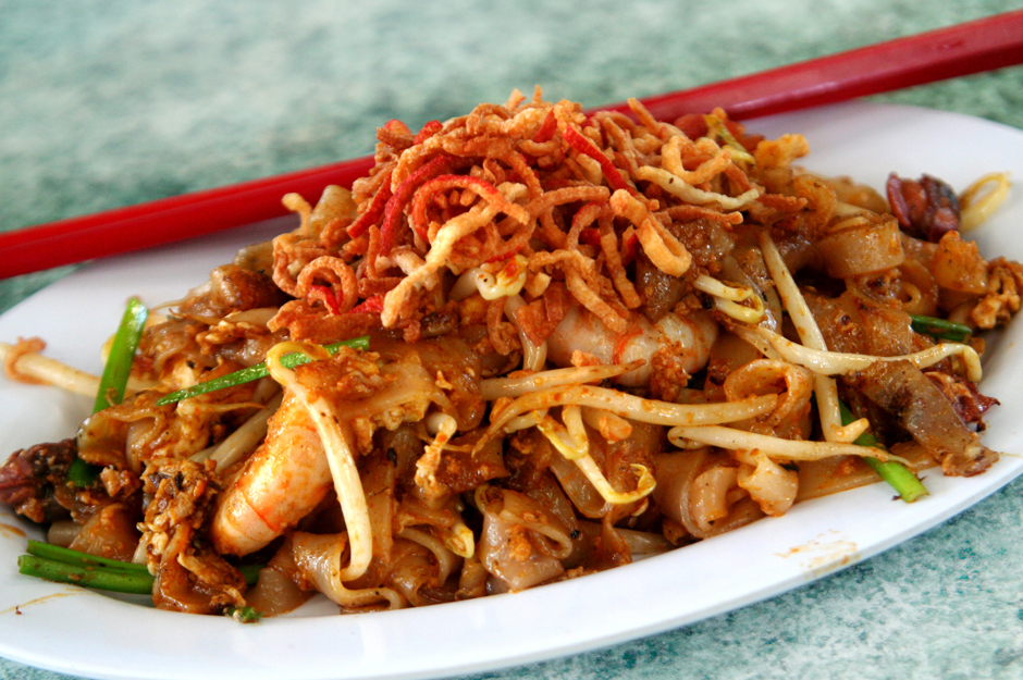 a plate of penang char kway teow