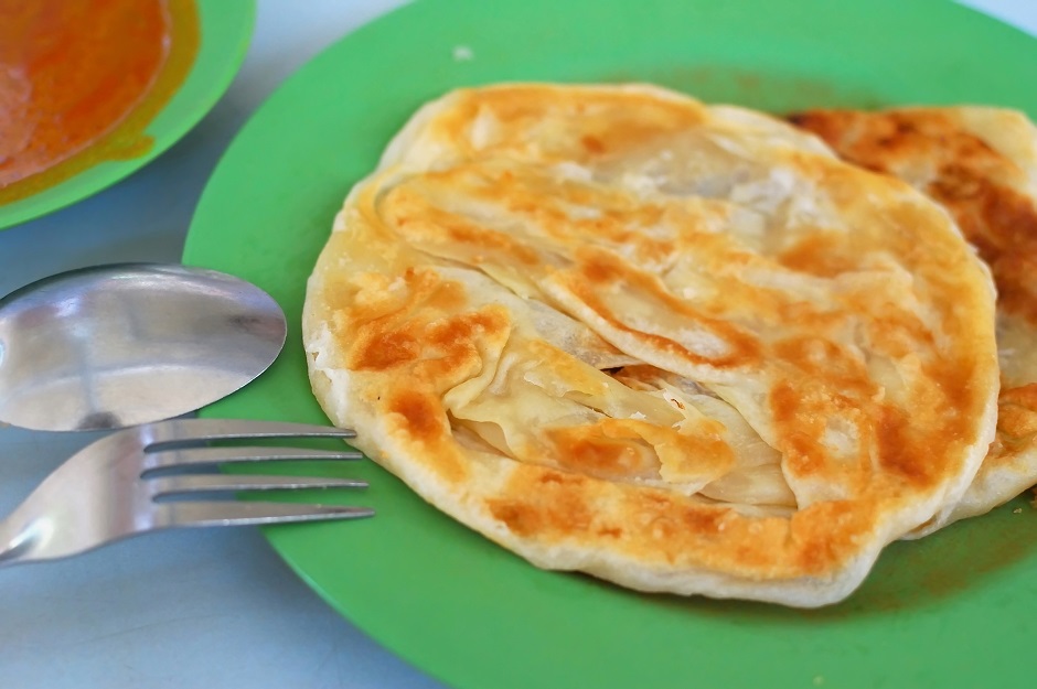 plate of roti prata with curry 
