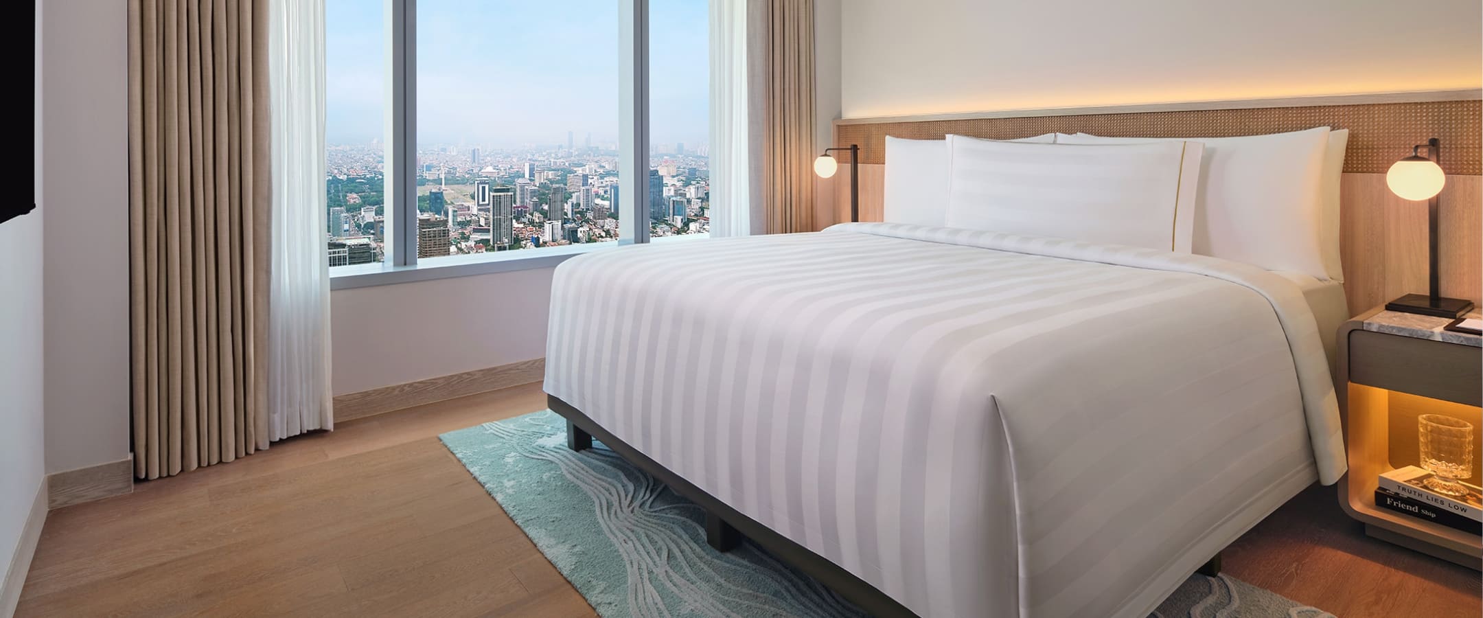 Two Bedroom Deluxe Corner Suite（2ベッドルームデラックス コーナースイート）