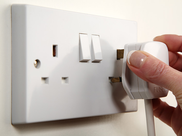  three pin plug in UK